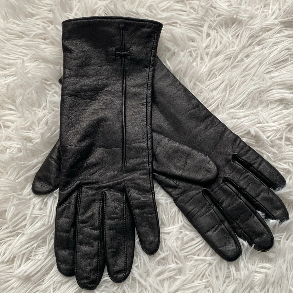 Vintage black ladies driving gloves